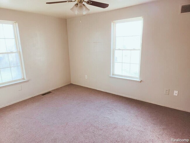 Building Photo - 8904 Shawn Dr