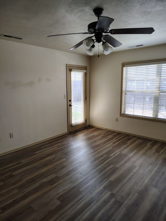 Building Photo - Condo for rent