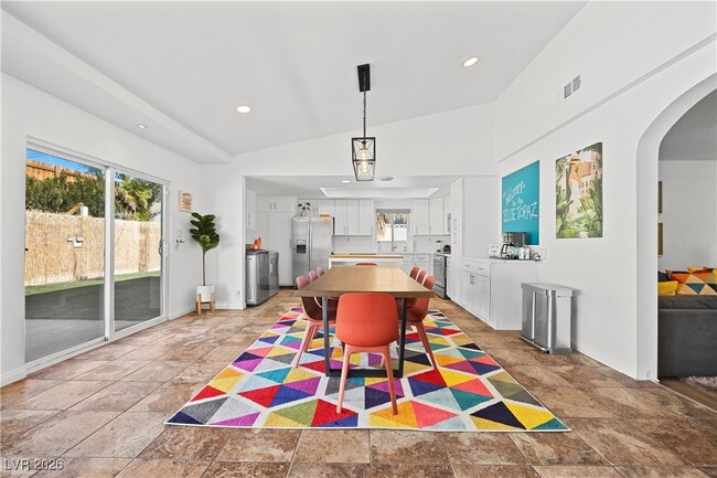 Foto del edificio - 1554 Raindance Way