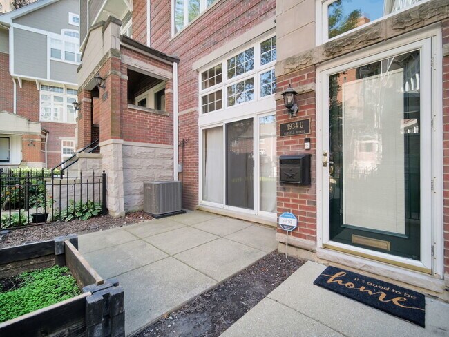 Foto del edificio - 4934 S Cornell Ave