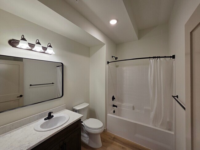 Foto del edificio - 478 S Main St