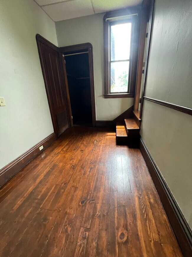 Foto del edificio - 118 E Chemung Pl