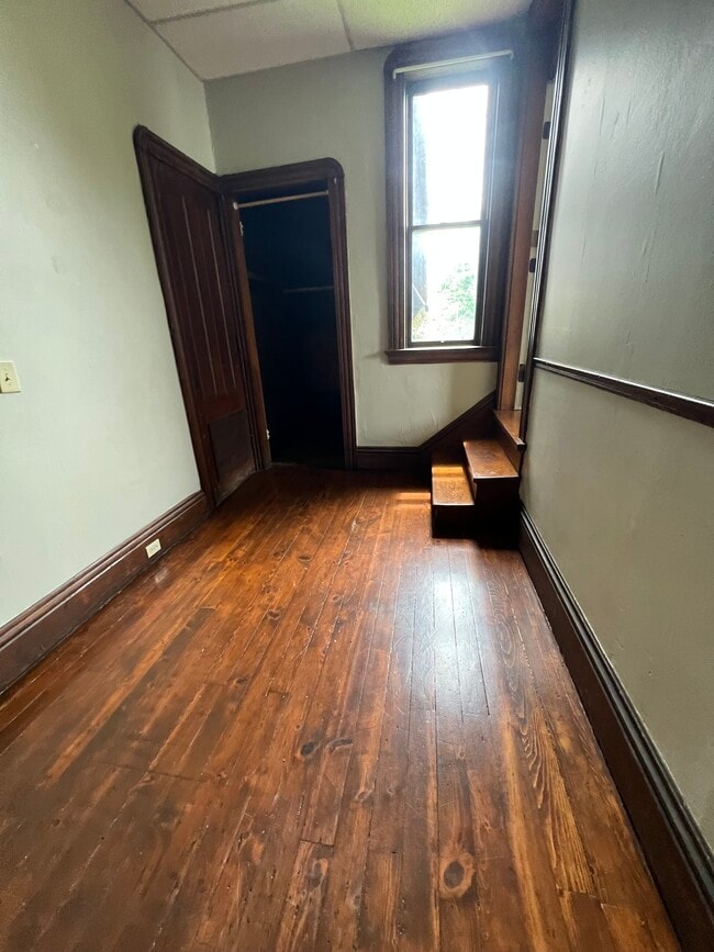 Building Photo - 118 E Chemung Pl