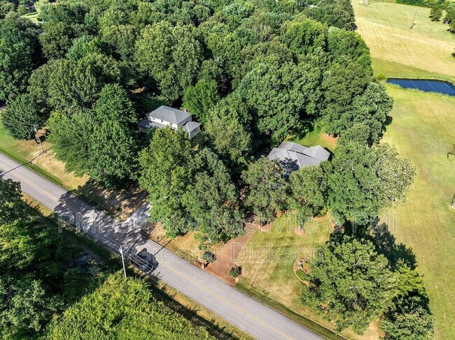 Building Photo - 637 Old Pond Ln