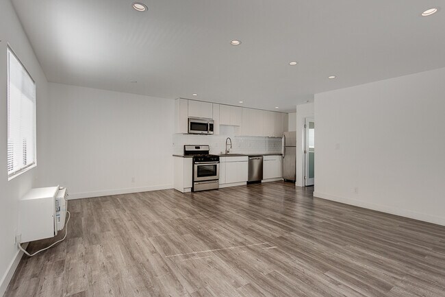 Building Photo - 826 Wilcox Ave