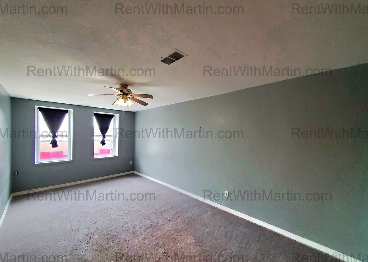 Primary Photo - 9 N Frederick Ave