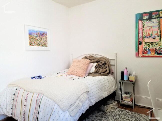 Building Photo - Unique and Amazing AparTment
