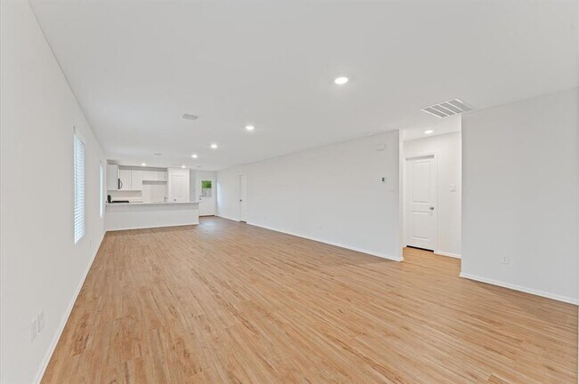 Foto del edificio - 347 Riverwood Village Ln