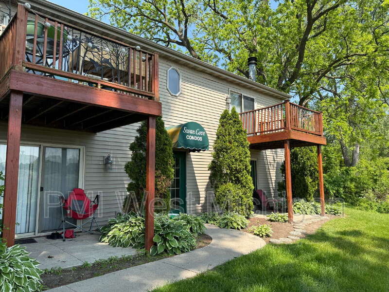 Foto principal - 5864 Shaw St