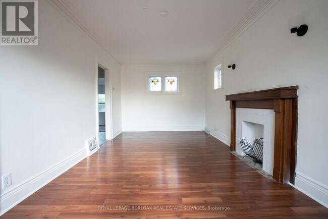 Building Photo - 49 Province St S