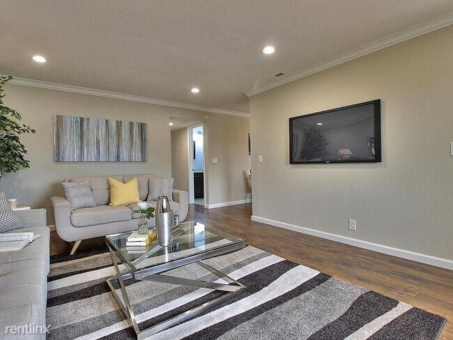 Building Photo - 659 Starlite Way
