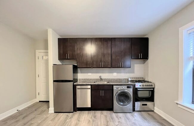 Building Photo - 437 W Belden