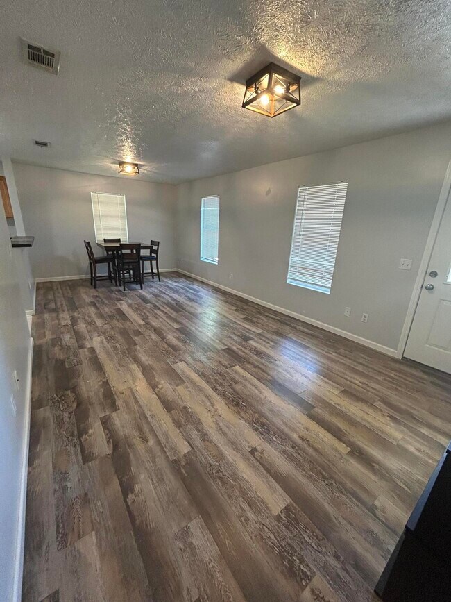 Foto del edificio - 456 Kings Lake Blvd