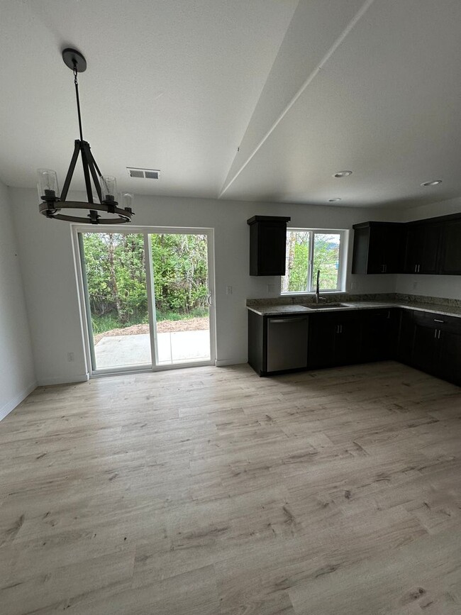 Building Photo - Brand New 3 Bed 2 Bath Home In New Sutherl...