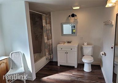 Building Photo - 3 br, 1 bath House - 1102 Centralia Colleg...