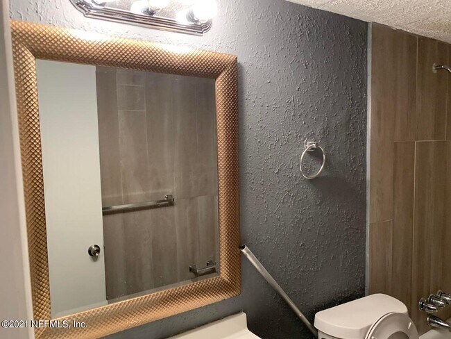 Foto del edificio - 851 Bert Rd