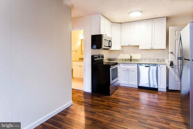 Foto del edificio - 1704 Roberts St