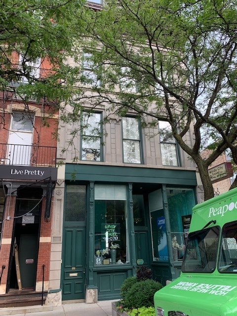 Building Photo - 1357 N Wells St