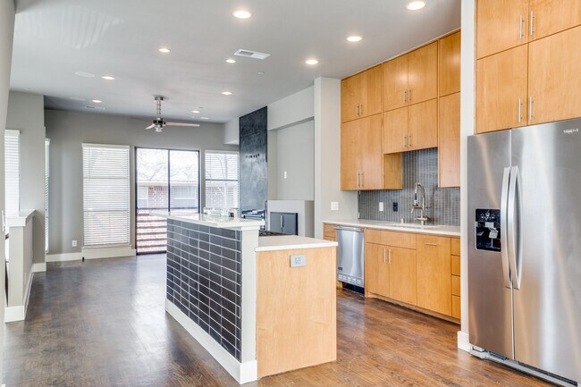 Foto del edificio - 4618 Cedar Springs Rd