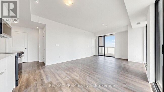 Photo du bâtiment - 2075 Lakeshore Rd.