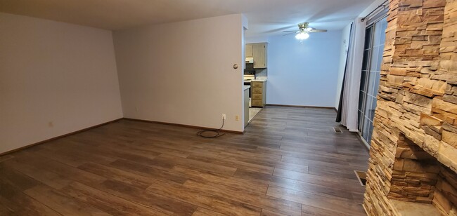 Building Photo - 3762 Mount Vernon Plz