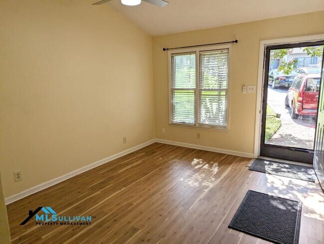 Foto del edificio - 2650 Hitchcock Dr