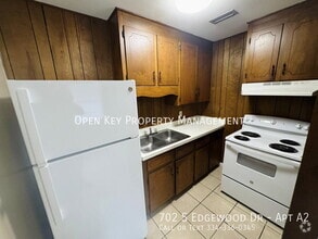 Building Photo - 702 S Edgewood Dr