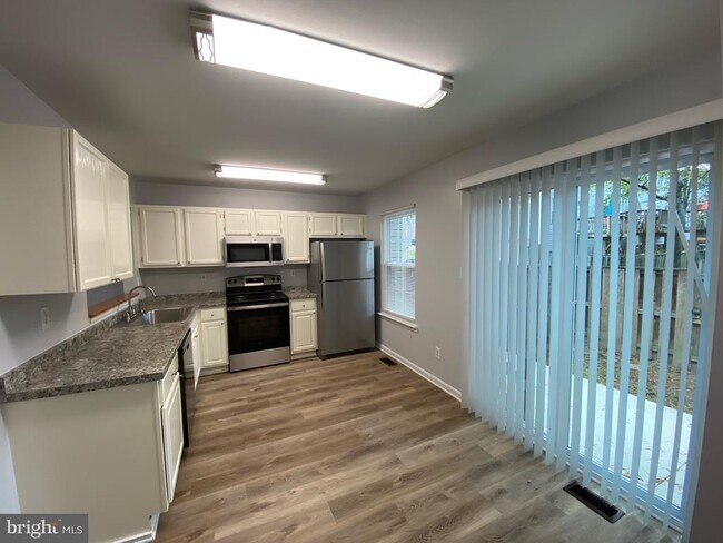 Building Photo - 1509 St Christopher Ct