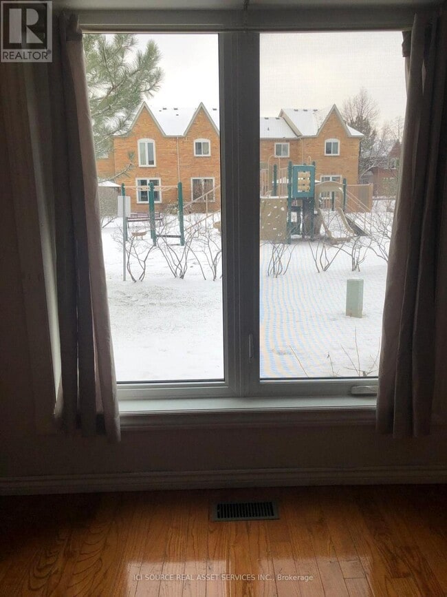 Building Photo - 5940 Glen Erin Dr