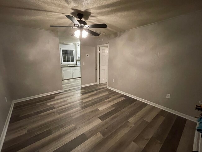 Building Photo - 8844 Deerwood Dr