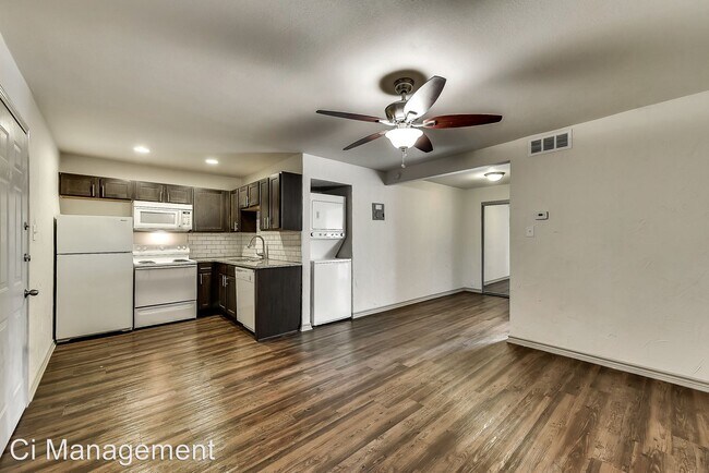 Building Photo - 1502 N Peak St