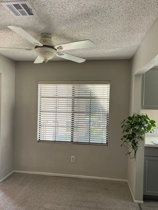 Foto del edificio - 1-bedroom condo - great location in Mira Mesa!