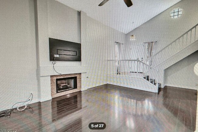 Building Photo - Desirable Lakes Home