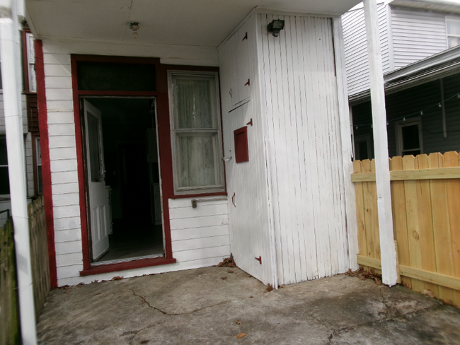 Building Photo - 406 N 10th St