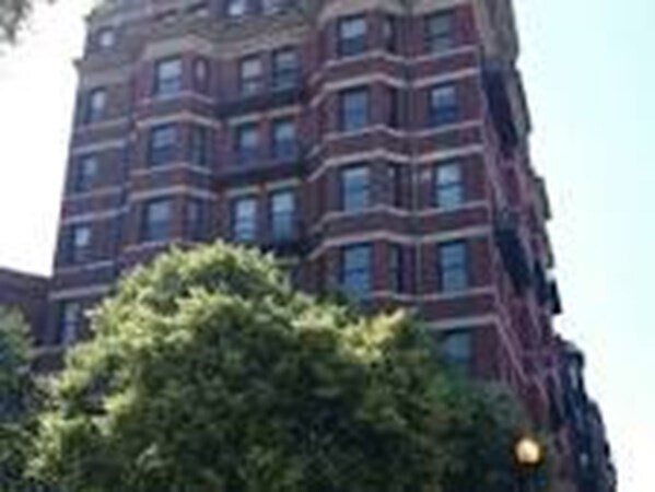 Building Photo - 478 Beacon St