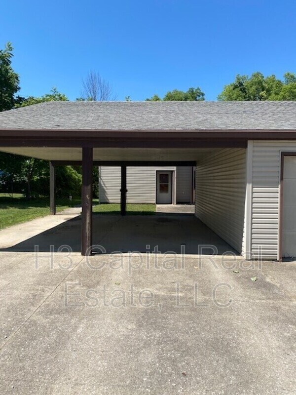 901 2nd St Unit 1, Highland, IL 62249 Condo for Rent in Highland, IL