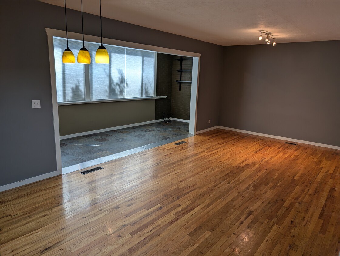 Primary Photo - 1935 Douglas St