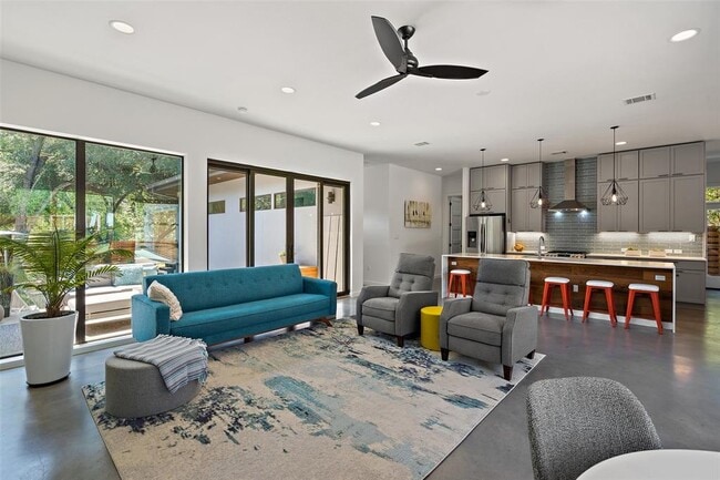 Building Photo - 400 Lago Verde Rd
