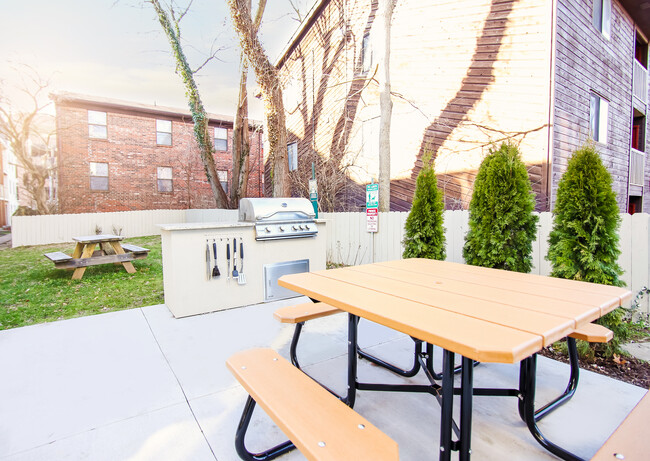 CourtYard Grilling - Limestone Square/Medical Villas