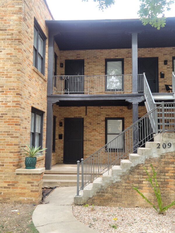 209 E Rosewood Ave Unit 6, San Antonio, TX 78212 Room for Rent in San