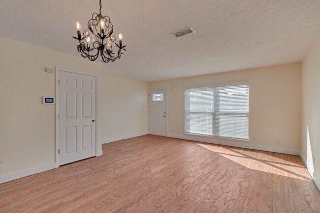 Foto del edificio - 832 Tibet Ave