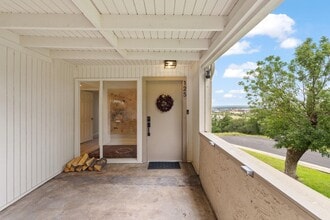 Building Photo - 307 Poker Chip