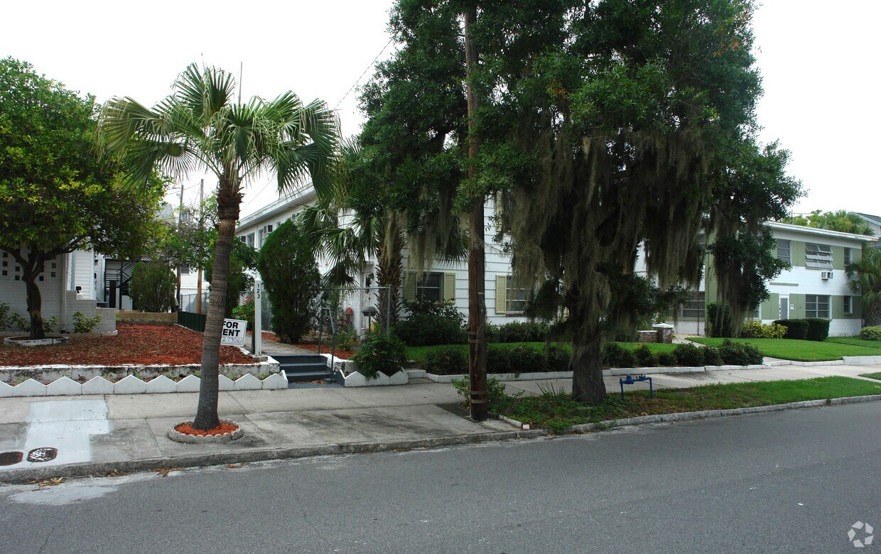 Building Photo - 105-115 7th Ave
