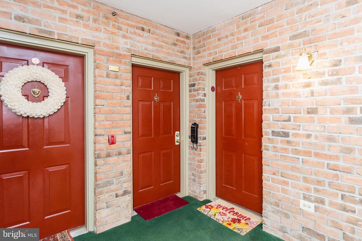 Primary Photo - 201 Windmille Pointe Ct