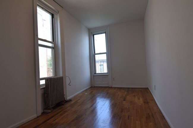 Building Photo - 566 Morgan Ave