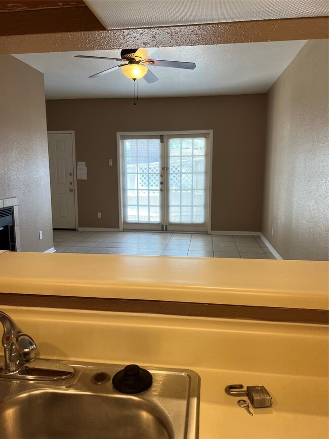 Building Photo - 2121 El Paseo St