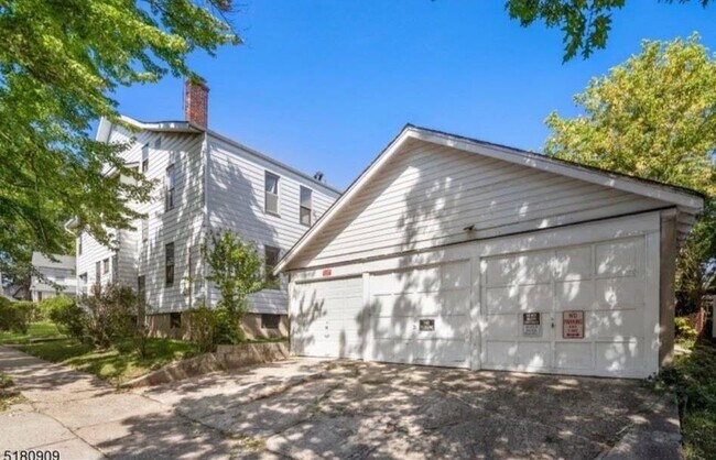 Building Photo - 111 Grove St