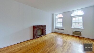 Building Photo - 402 E 83rd St
