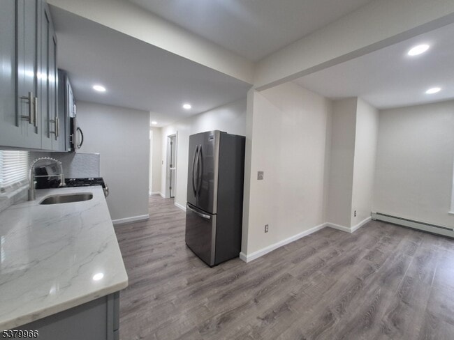 Building Photo - 166 Roseville Ave