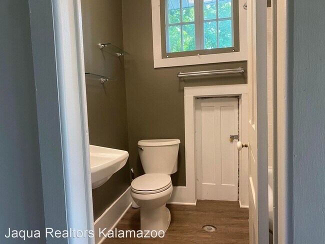 Building Photo - 2 br, 1 bath House - 57239 Murray St.  Uni...